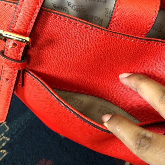 Red Michael Kors tote - Picture 4 of 6